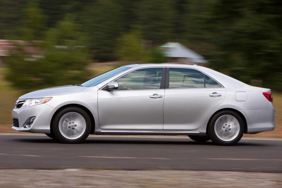  Toyota Camry XLE 2012 года  (фото 9 из 16)